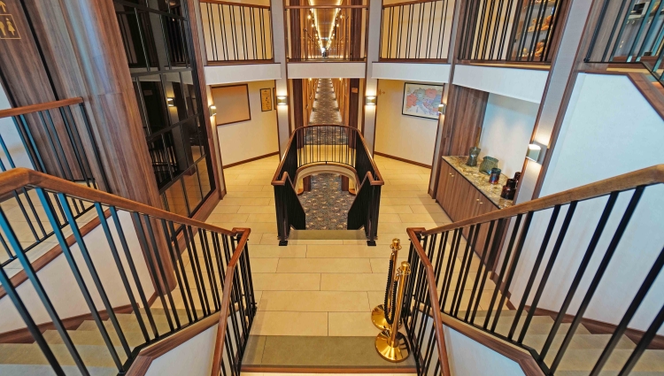 MS Annika Phoenix Reisen Atrium