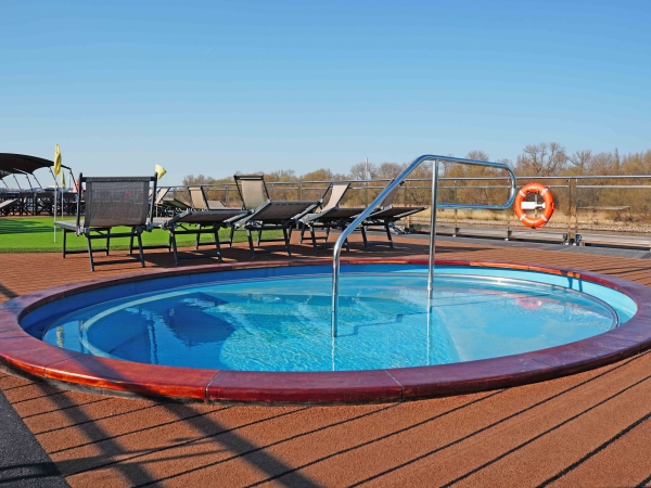 MS Annika Phoenix Reisen Sonnendeck Pool