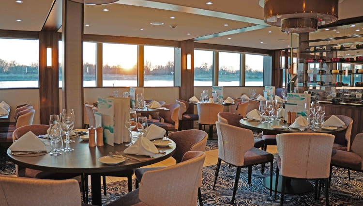 MS Annika Phoenix Reisen Restaurant Vier Jahreszeiten