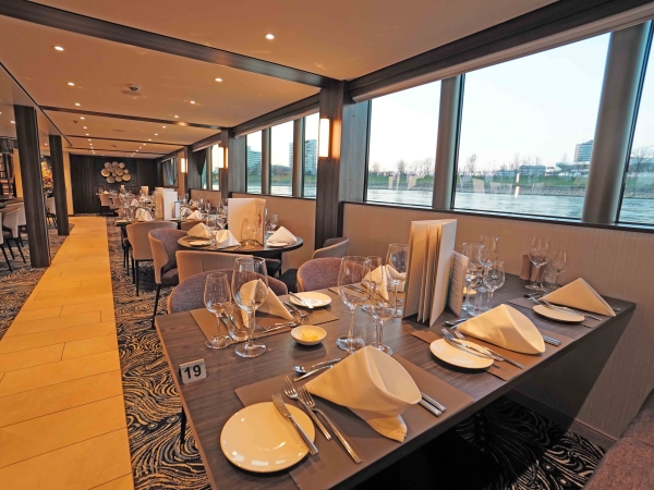 MS Annika Phoenix Reisen Restaurant Vier Jahreszeiten