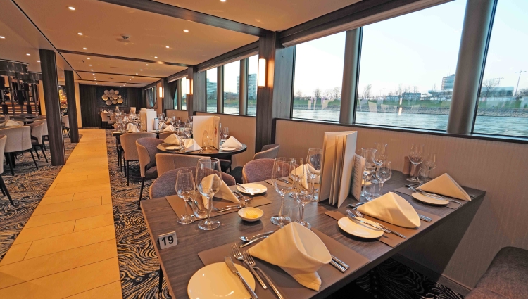 MS Annika Phoenix Reisen Restaurant Vier Jahreszeiten