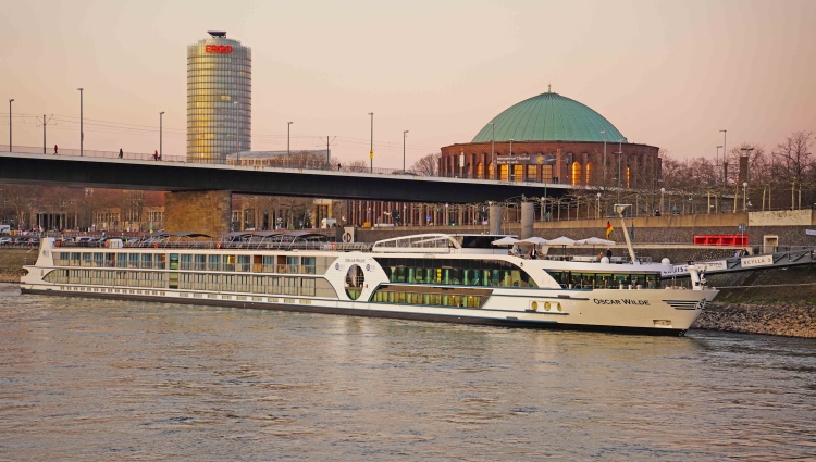 MS Oscar Wilde of Riviera Travel