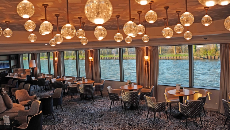 MS Annika Phoenix Reisen Panorma-Lounge
