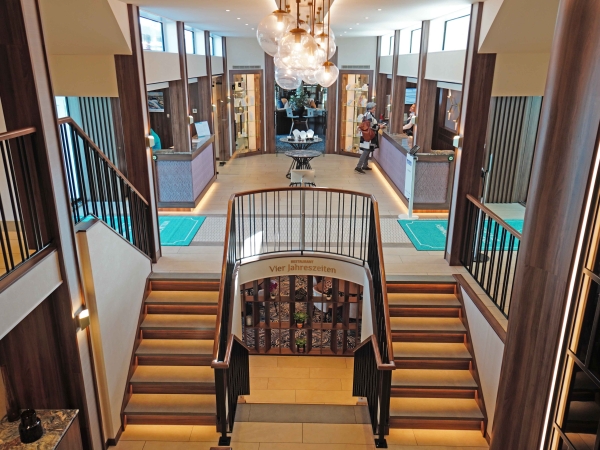 MS Annika Phoenix Reisen Atrium