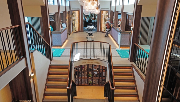 MS Annika Phoenix Reisen Atrium
