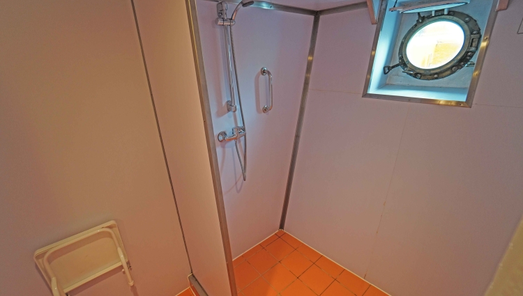 MS Nordstjernen of Vestland Classic Public Shower