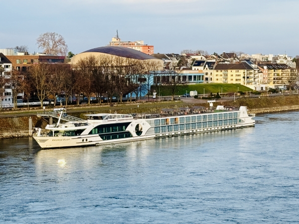 MS George Eliot of Riverside Travel