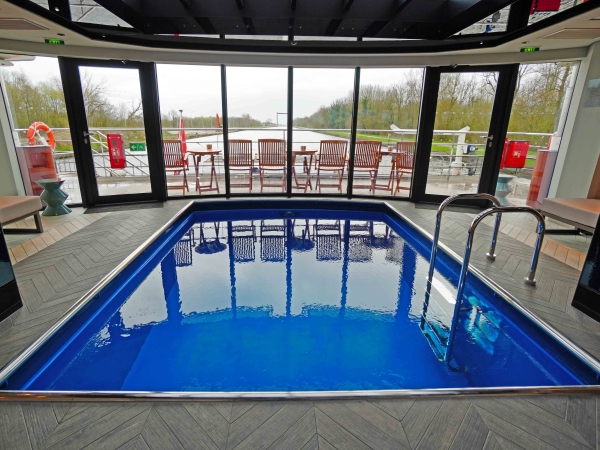 MS Riverside Debussy Pool of Riverside Luxury Cruises