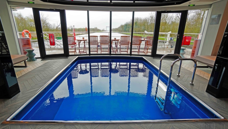 MS Riverside Debussy Pool of Riverside Luxury Cruises