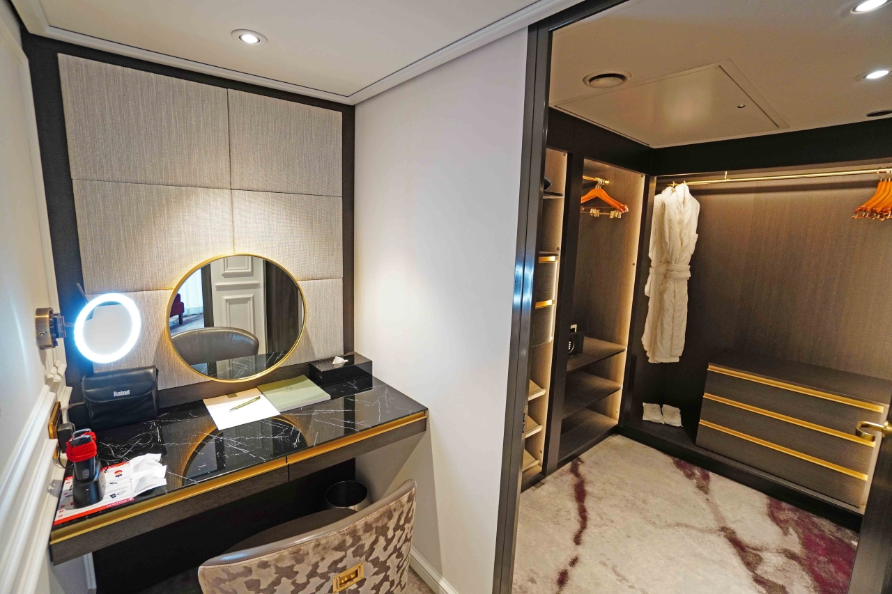 MS Riverside Debussy Suite 310 of Riverside Luxury Cruises
