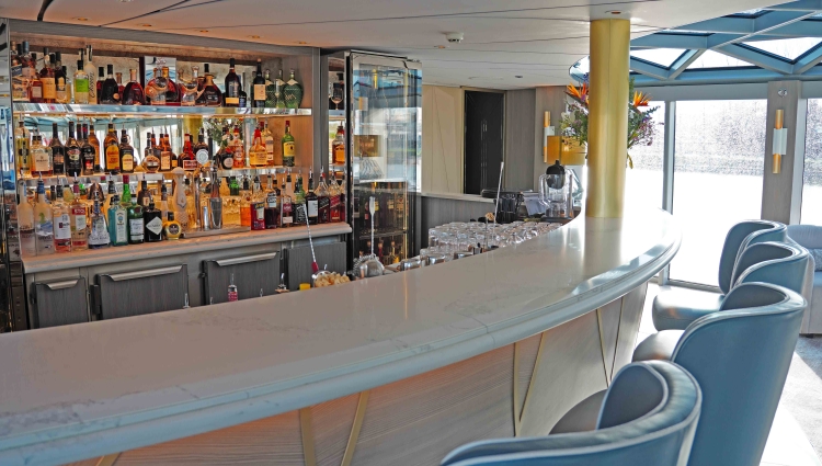 MS Riverside Debussy Palmcourt Bar of Riverside Luxury Cruises