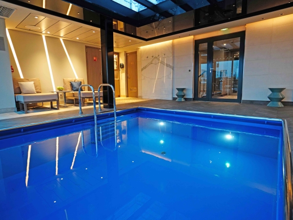 MS Riverside Debussy Pool of Riverside Luxury Cruises