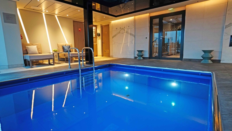 MS Riverside Debussy Pool of Riverside Luxury Cruises