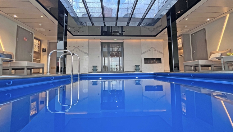 MS Riverside Debussy Pool of Riverside Luxury Cruises