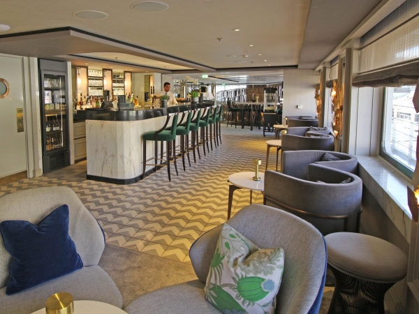 MS Riverside Mozart Cove Bar