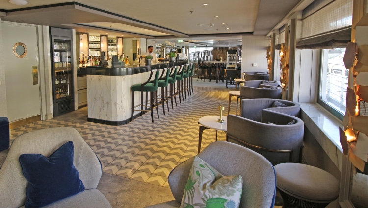 MS Riverside Mozart Cove Bar