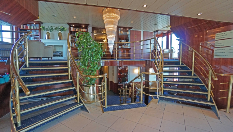 MS Rhein Prinzessin Atrium of Phoenix Reisen Bonn