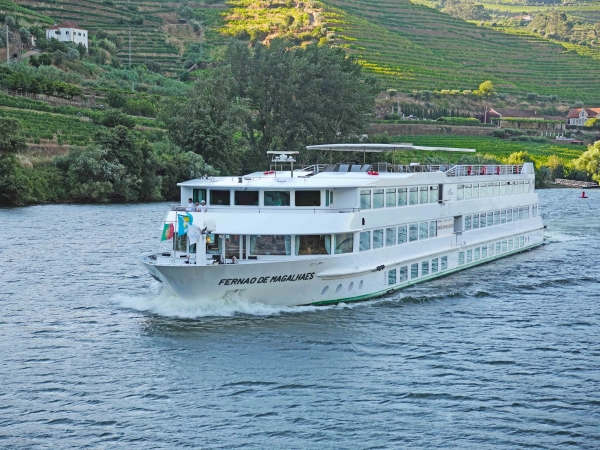 MS Fernao de Magalhaes Magellan of Phoenix Reisen Bonn