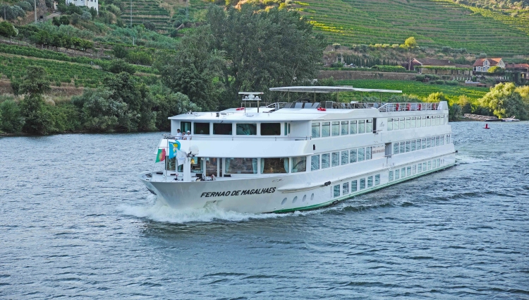 MS Fernao de Magalhaes Magellan of Phoenix Reisen Bonn