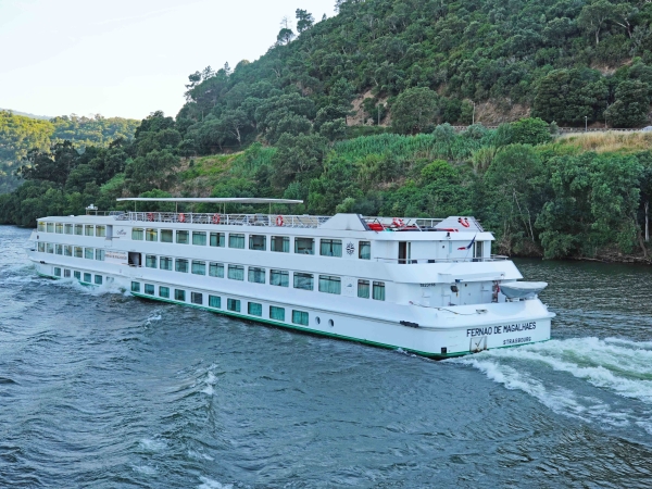 MS Fernao de Magalhaes Magellan of Phoenix Reisen Bonn