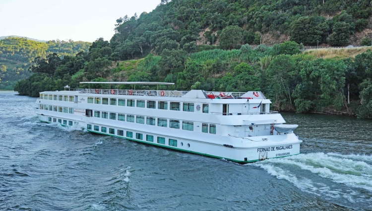MS Fernao de Magalhaes Magellan of Phoenix Reisen Bonn