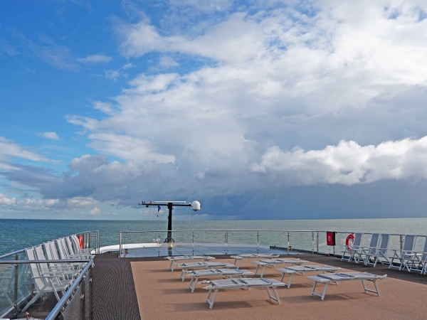 MS nickoSPIRIT Sundeck of nicko cruises