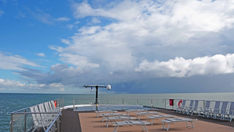 MS nickoSPIRIT Sundeck of nicko cruises