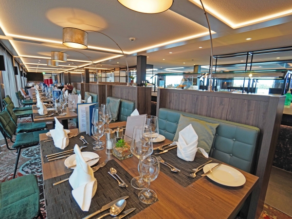 MS nickoSPIRIT Panoramarestaurant of nicko cruises