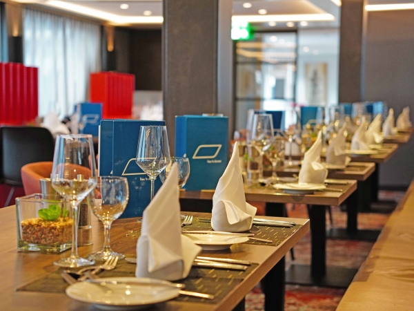 MS nickoSPIRIT Panoramarestaurant of nicko cruises