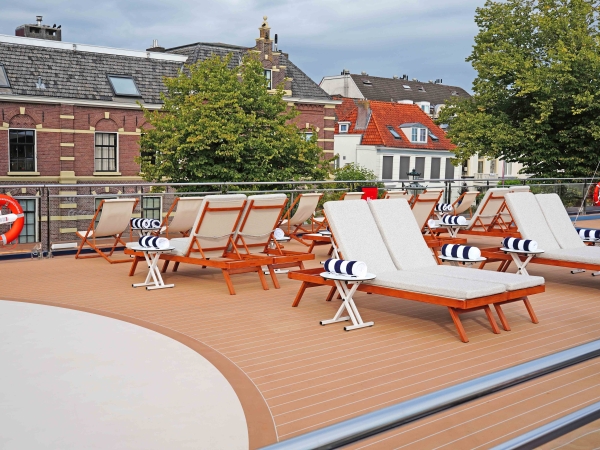 MS Transcend Connect Sundeck of Transcend