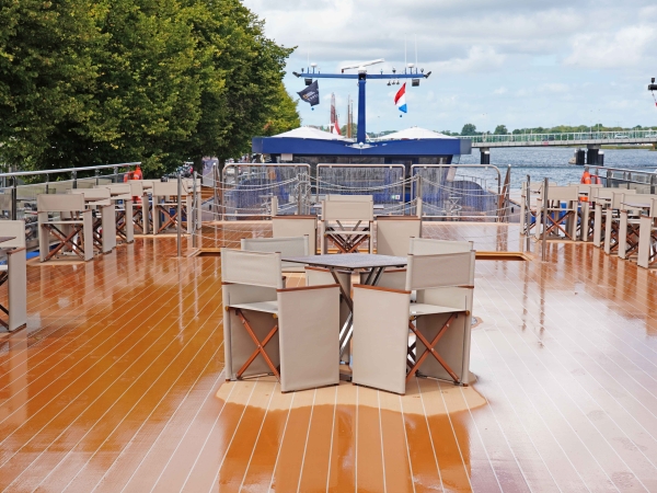 MS Transcend Connect Sundeck of Transcend