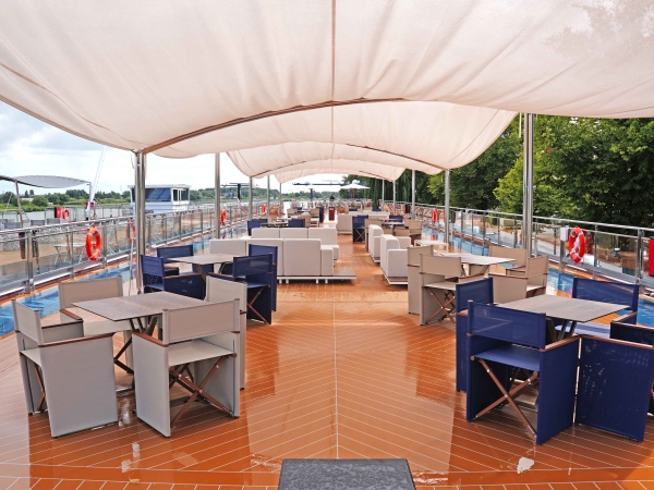 MS Transcend Connect Sundeck of Transcend