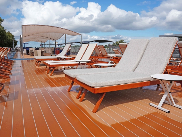 MS Transcend Connect Sundeck of Transcend