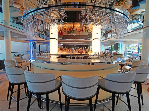 MS Transcend Connect The Lounge Bar of Transcend