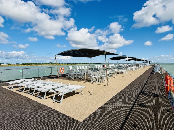 MS nickoSPIRIT sundeck of nicko cruises