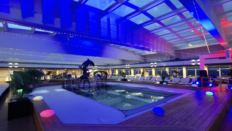 MS Vasco da Gama Indoor-Pool of nicko cruises