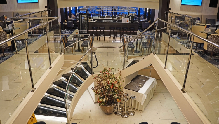 MS nickoVISION of nicko cruises Panorama-Bar