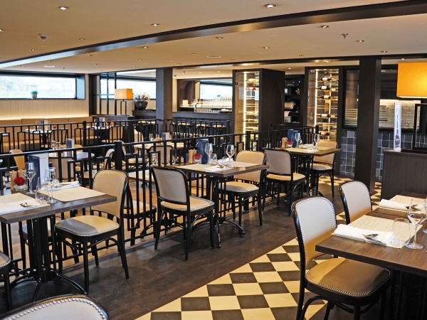 MS nickoVISION of nicko cruises Manhatten Restaurant