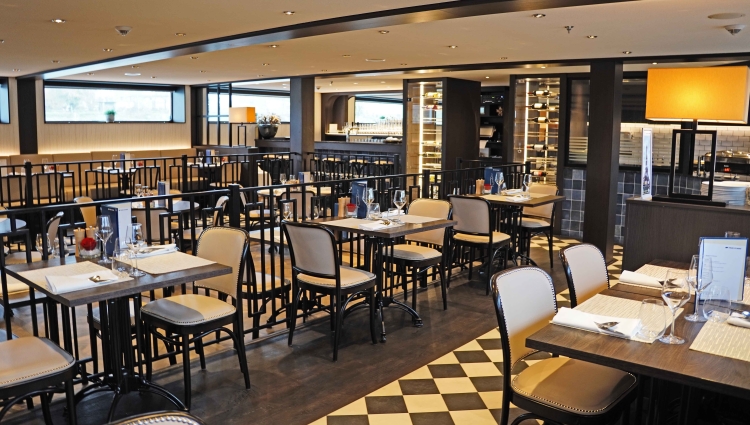 MS nickoVISION of nicko cruises Manhatten Restaurant