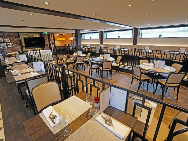 MS nickoVISION of nicko cruises Manhatten Restaurant