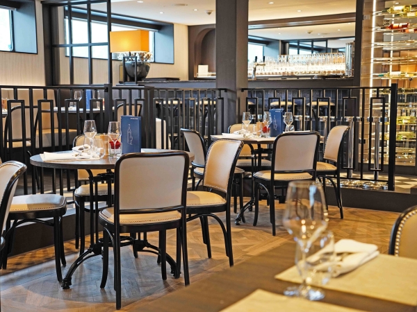  MS nickoVISION of nicko cruises Manhatten Restaurant