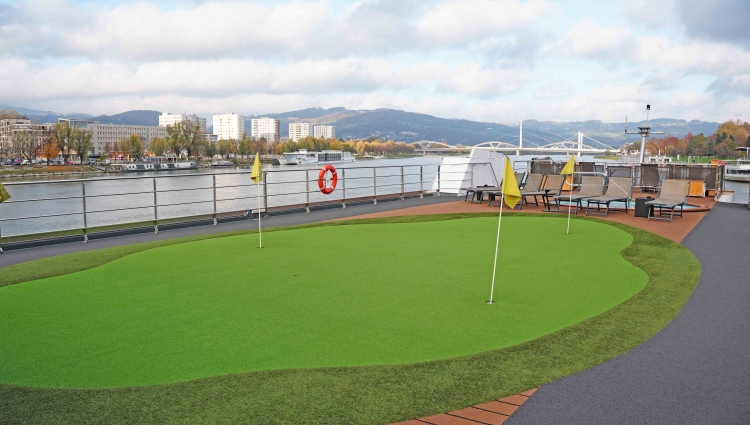  MS nickoVISION of nicko cruises Putting Green