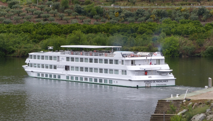 MS Fernao de Magalhaes Magellan of Phoenix Reisen Bonn