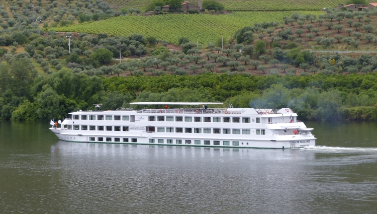 MS Fernao de Magalhaes Magellan of Phoenix Reisen Bonn